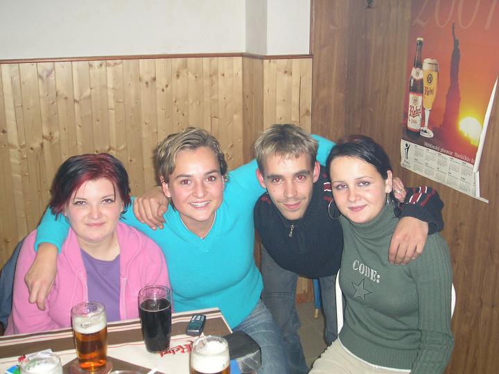 2004- marika,nikola,standa,lenka.JPG